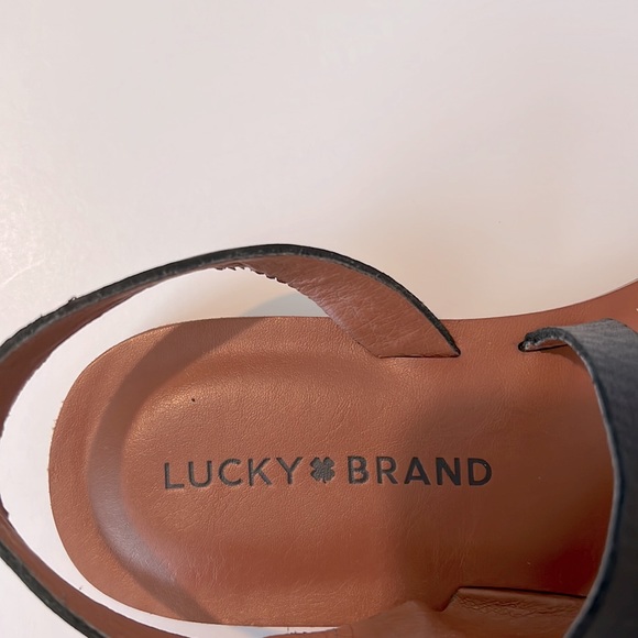 Black 6.5 lucky brand sandals in good used condition - Picture 5 of 6